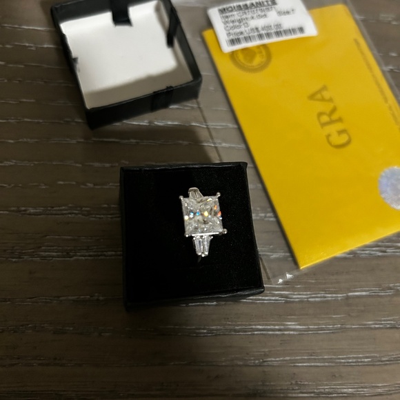GRA Moissanite 4 cart Engagement Ring Special occasions, Class D - Picture 4 of 13
